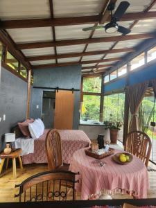 a bedroom with two beds and a table and chairs at Loft Pitangueira in Petrópolis +67 photos