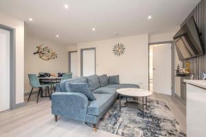 a living room with a blue couch and a table at The Burleigh palace in Cambridge