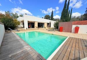 a swimming pool in front of a house at Villa sympa calme in Casablanca