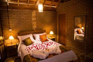 Cama ou camas em um quarto em Chalés Alto dos Pires