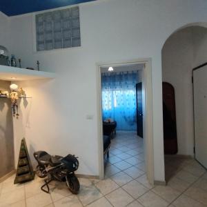 a room with a motorcycle parked in a room at Casaitalia in Capilungo +9 photos
