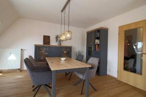 a dining room with a table and chairs at PM09 KüstenReich in Wremen