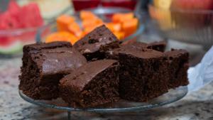 a plate of chocolate brownies on a table with carrots at Hotel Oasis 2 in Conceição do Araguaia
