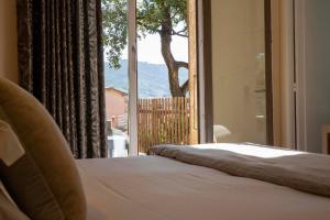 Llit o llits en una habitació de Hôtel & Spa Le Madeloc - Collioure Centre 101 fotos més
