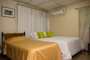 מיטה או מיטות בחדר ב-Hostal Casa Los Espinoza