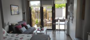 a living room with a couch and a table and a kitchen at EntrePontes in Tui
