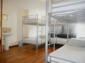 מיטה או מיטות בחדר ב-Kensal Green Backpackers 2