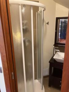 a shower in a bathroom with a sink at Chambre indépendante in Saint-Roman