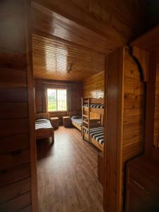 a room with two bunk beds in a cabin at Hotel Roba in Ureki