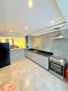 a kitchen with a sink and a stove at فلة درة العروس in Jeddah