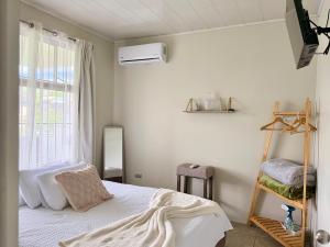 a bedroom with a bed and a window at Casa Boho in Quesada