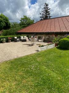 a patio with a table and chairs in a yard at Glück Auf in Goslar