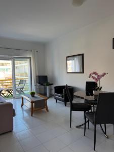 a living room with a couch and a table at Cerro Apartment in Carvoeiro