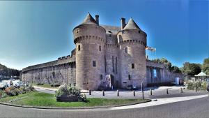 an old castle is shown on the side of a road at clos du loguy in Pénestin
