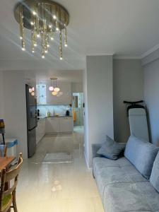 a living room with a couch and a kitchen at Apartament Ablewicza VIP in Tarnów