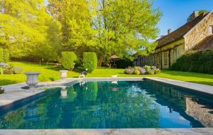 a swimming pool in the yard of a house at Château de Courcelles in Équevilley