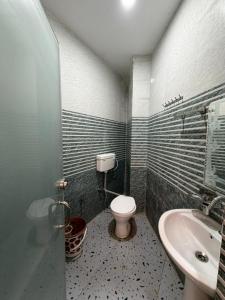 a bathroom with a toilet and a sink at Hotel Tapovan Hills in Rishīkesh +16 photos