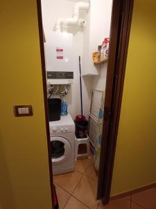 a kitchen with a washing machine and a washer at Casa Del Cuore in Torre Pellice