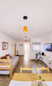 a living room with a bed and a couch at PISO UNO - Gran Living Comedor y Habitación - PET FRIENDLY - AUTO CHECK IN 24 HS - Para 4 personas - No alquilamos a Bahienses por el momento in Bahía Blanca