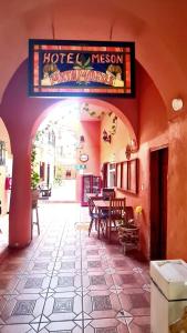 an entrance to a hotel room with a table at Hotel Meson Mariano Matamoros in Querétaro