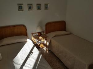 two beds sitting next to each other in a room at Sol y Playa in Puerto Naos