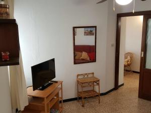 a living room with a television and a mirror at Sol y Playa in Puerto Naos