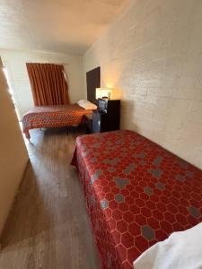 a room with two beds in a hotel room at Border Motel in Calexico