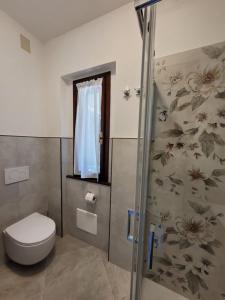 a bathroom with a toilet and a shower at Villa il Gabbiano Stintino in Stintino +26 photos