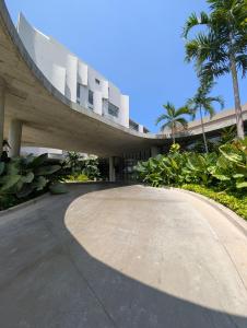 an external view of a building with a walkway at Manzanillo Loft Morros EOS in Cartagena de Indias