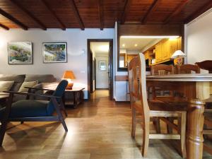 a kitchen and living room with a table and chairs at AC Apartaments Incles in Incles