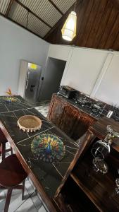 a kitchen with a table with a counter top at Cabañas 2 Alajuela, San Carlos, Venecia, Marsella in Pueblo Nuevo