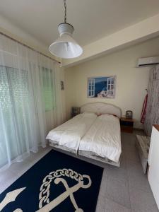 a bedroom with a large bed and a rug at Paradise Coast House in Orfánion