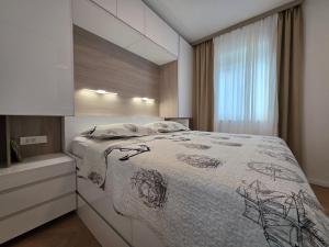 a bedroom with a bed and a large window at AiZ in Kastel Stafilic