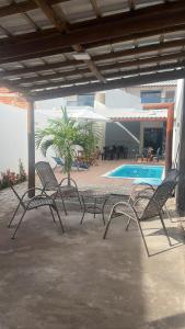 a group of chairs sitting in front of a pool at Temporadaemjaua in Camaçari