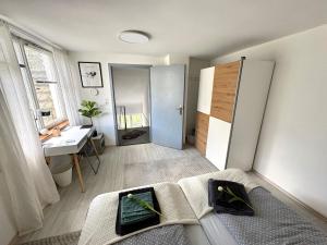 a living room with a couch and a desk at Apartment AlbGlück 2 Hechingen, 3 Schlafzimmer, 1-7 Personen, Burg 5 km in Hechingen