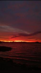 a sunset over a body of water at Estância 7 praias in São Paulo