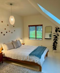 a bedroom with a large bed with a blue roof at Beech Hill - Pet Friendly Holiday Home in Tasman
