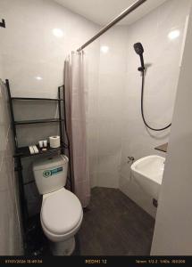 Gallery image of SeaKoast Breeze Apartelle in Bangcusay