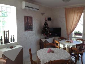 TV a/nebo společenská místnost v ubytování Via col Vento