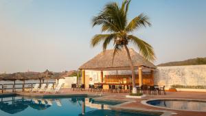 A piscina localizada em Park Royal Beach Huatulco - All Inclusive ou nos arredores