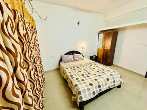 a bedroom with a bed in a room at Richard's Homestay 7 BHK in Thiruvalla