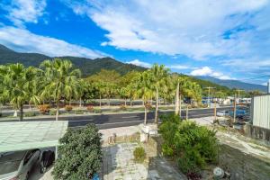 an aerial view of a street with palm trees at 伊旅旅宿民宿 in Guangfu