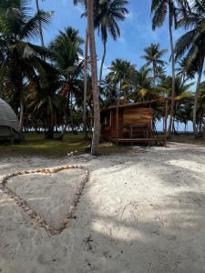 a resort on the beach with a heart drawn in the sand at San Blas island cabins in Waisalatupo