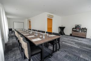 a conference room with a long table and chairs at Hotel d'Angleterre in Chalons en Champagne