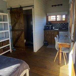 a small room with a table and a kitchen at Las Chircas Chapadmalal in Chapadmalal +13 photos