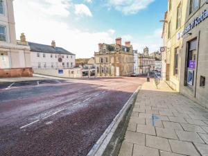 an empty street in a town with buildings at Amber Rose in Berwick-Upon-Tweed