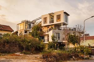 an apartment building with windows on the side of a street at Beyoung Hotel Dalat in Da Lat