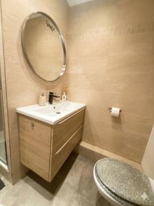 a bathroom with a sink and a mirror at DUPLEX SUBLIME ET LUMINEUX au CENTRE VILLE 10 minutes de Paris Parking privée souterrain in Rueil-Malmaison +16 photos