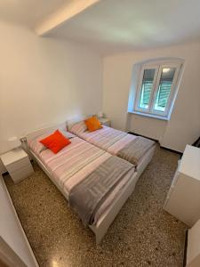 a bedroom with two beds and a window at Appartamento LUNA in Mele