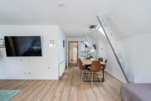 a dining room and living room with a table and chairs at Spacious 80 m2 Apartment I 3 Rooms I Up to 8 Guests I Near Train Station in Steyr